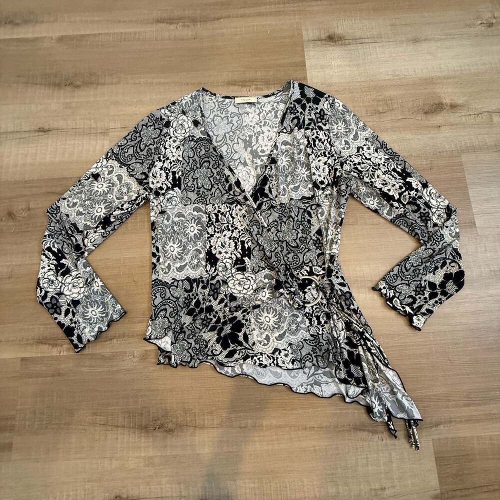 Laura Y2K Boho Floral Wrap Blouse Asymmetrical Hem B&W Graphic Print size